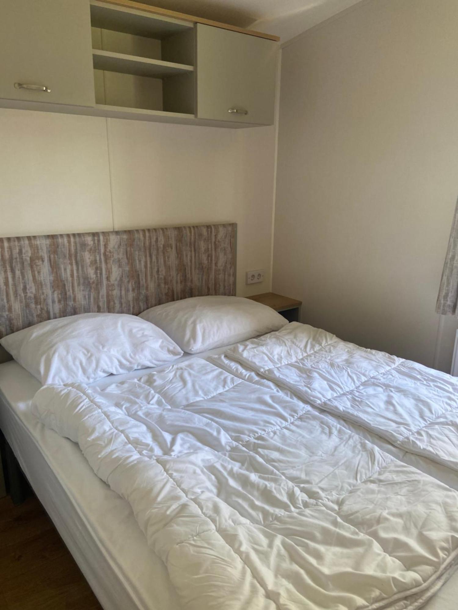 Camping De Duinhoeve Chalet Vogel Not For Companies Nieuw Haamstede Bagian luar foto