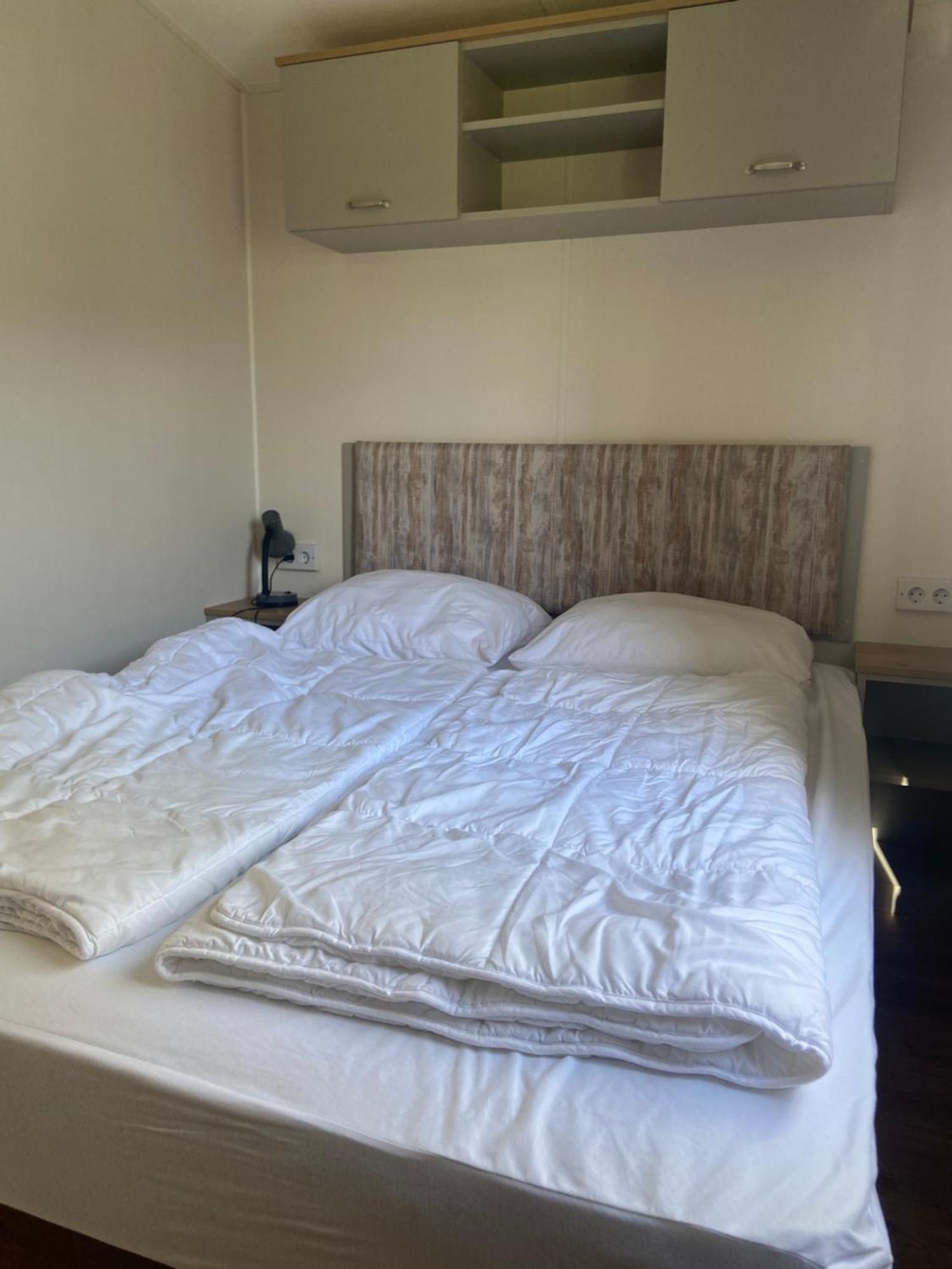 Camping De Duinhoeve Chalet Vogel Not For Companies Nieuw Haamstede Bagian luar foto