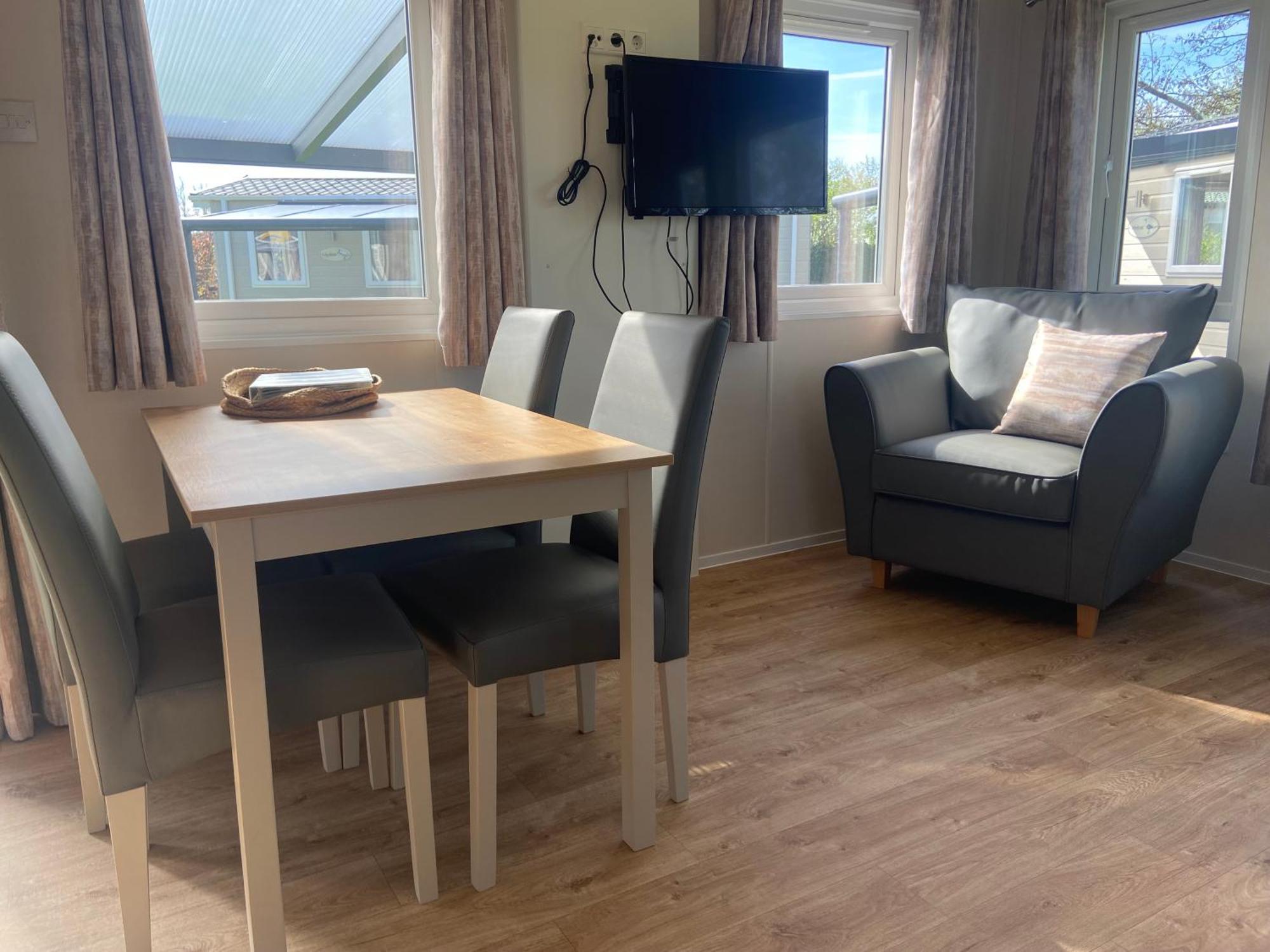Camping De Duinhoeve Chalet Vogel Not For Companies Nieuw Haamstede Bagian luar foto